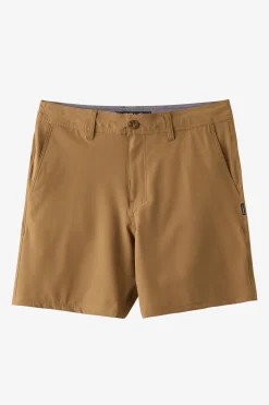 Reserve Solid 17" Hybrid Shorts