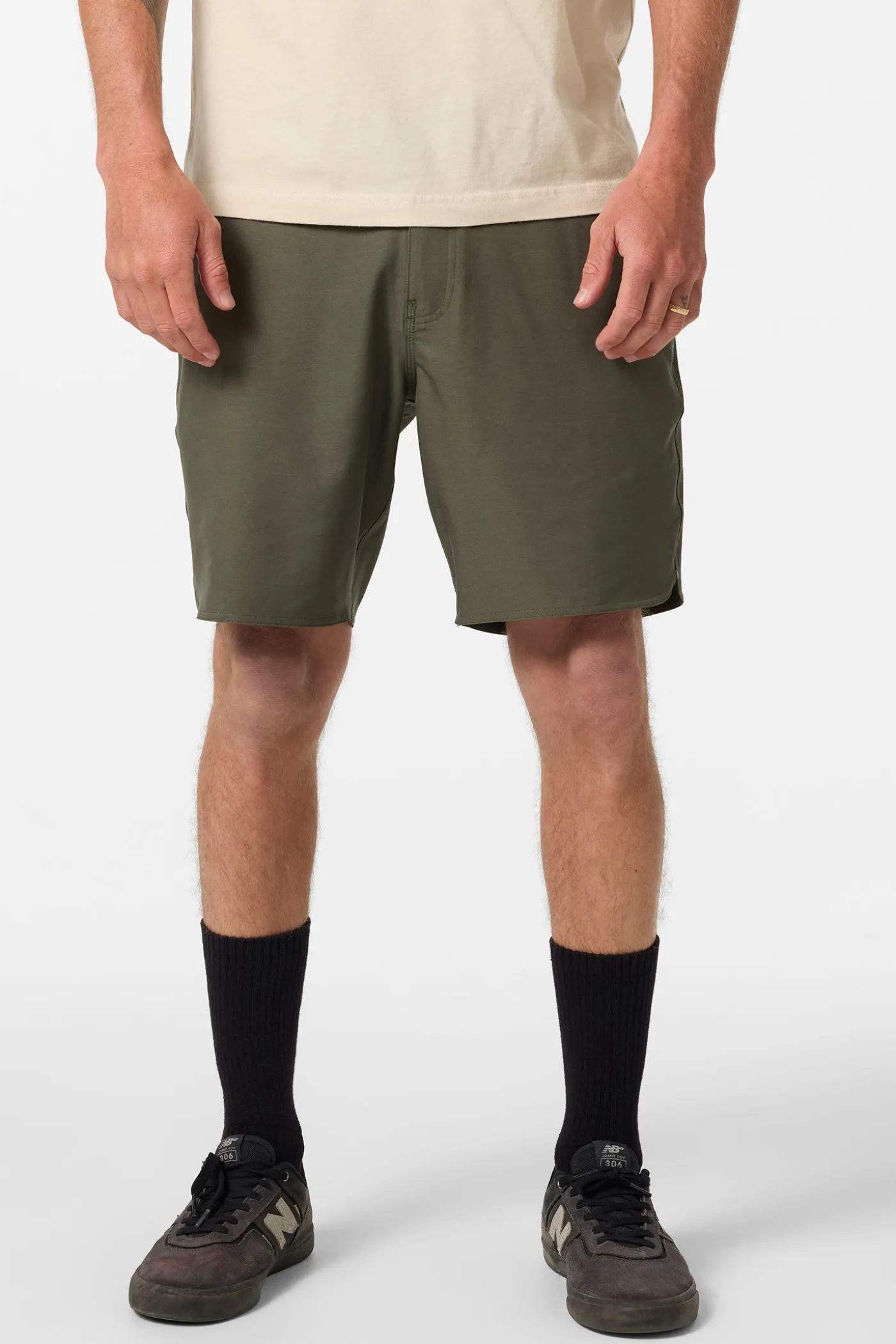Utility Scallop Hybrid 18" Hybrid Shorts